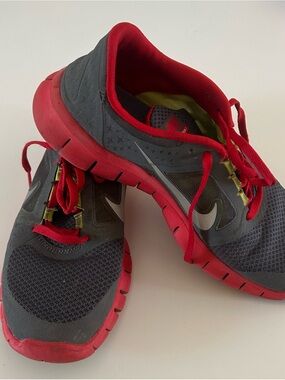 Nike worn once 7Y or women’s 8.5 Free Run 3 Training Sneakers shoes
